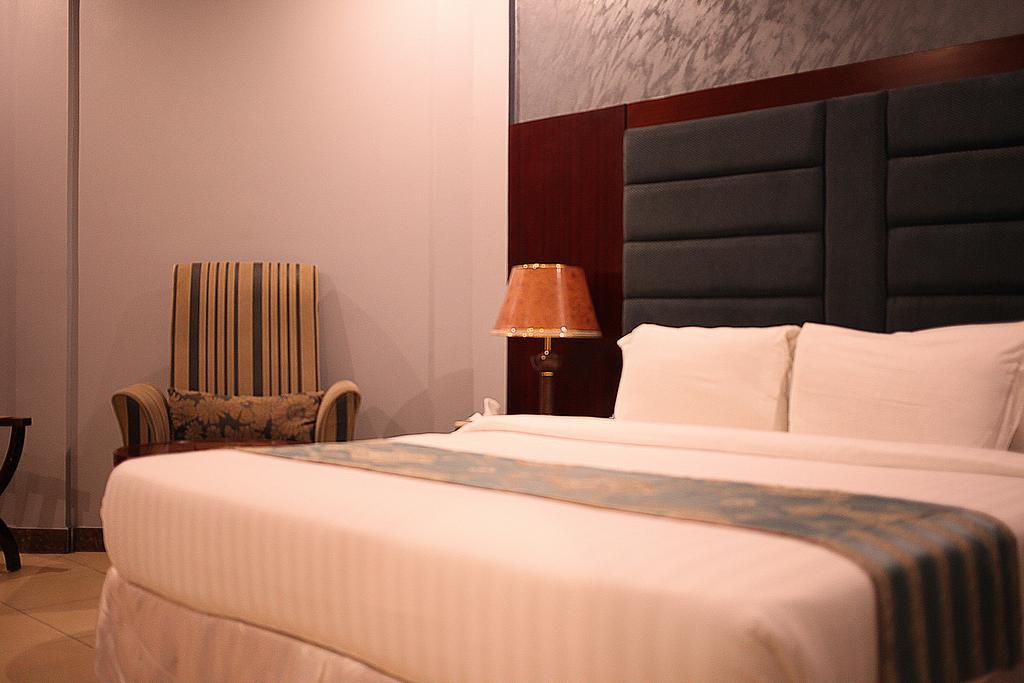 Beatrice Hotel Киншаса Экстерьер фото
