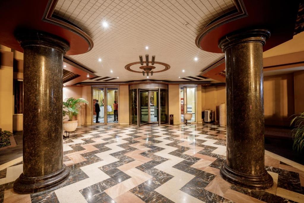 Beatrice Hotel Киншаса Экстерьер фото