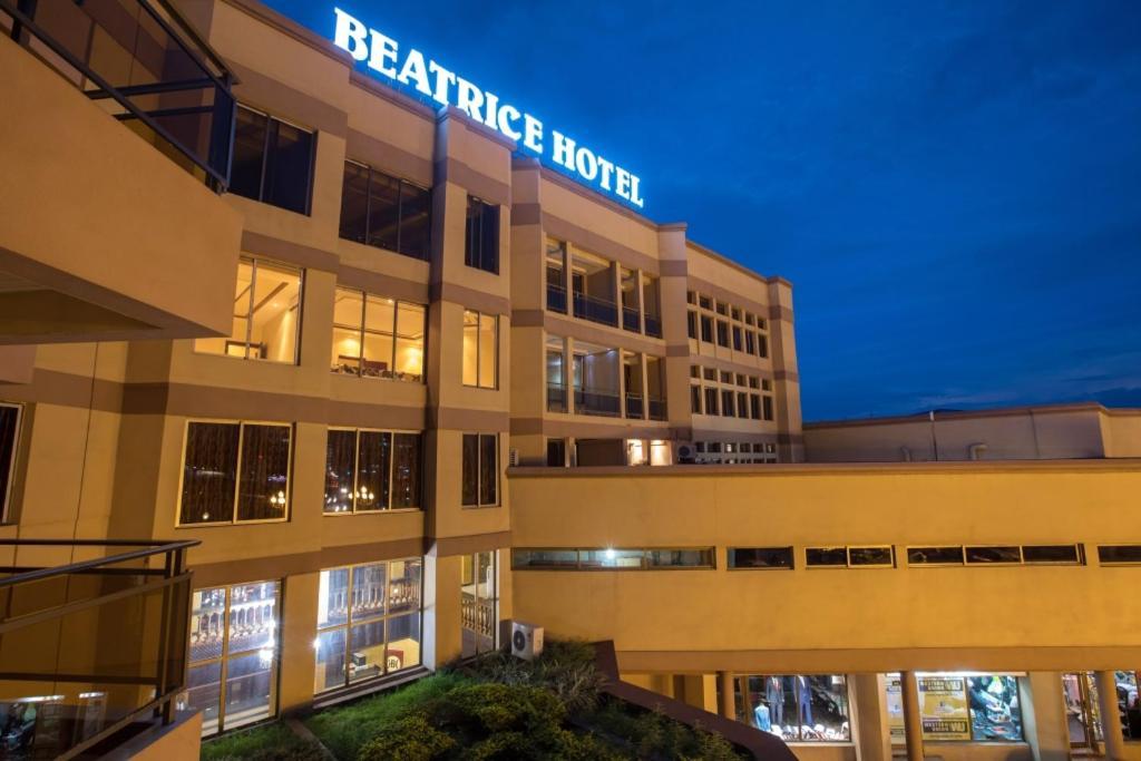 Beatrice Hotel Киншаса Экстерьер фото